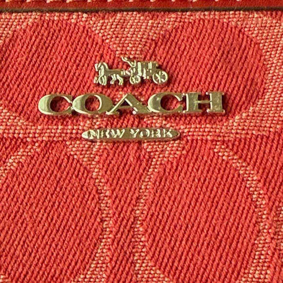 ❤️💘❤️ COACH CORNER ZIP WRISTLET IN SIGNATURE DENIM ❤️💘❤️ NWT ❤️💘❤️ - Picture 16 of 16